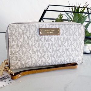 ɴᴡᴛ ᴍɪᴄʜᴀᴇʟ ᴋᴏʀs ᴘʜᴏɴᴇ ᴄᴀsᴇ ᴡʀɪsᴛʟᴇᴛ ᴡᴀʟʟᴇᴛ